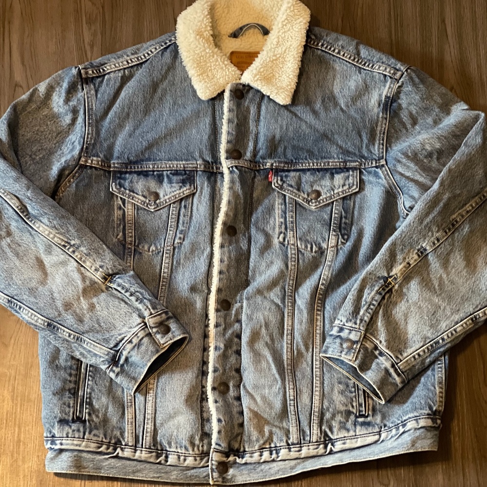 NWT Premium Levi’s Sherpa Jacket Size XL